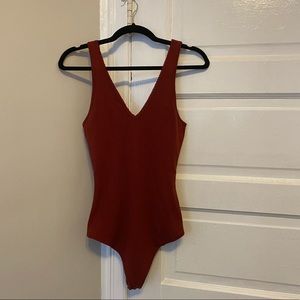 Abercrombie v-neck body suit in cranberry / wine